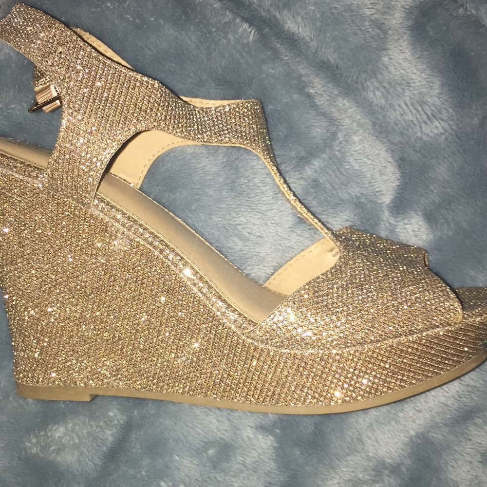 NEW WEDGE HEEL